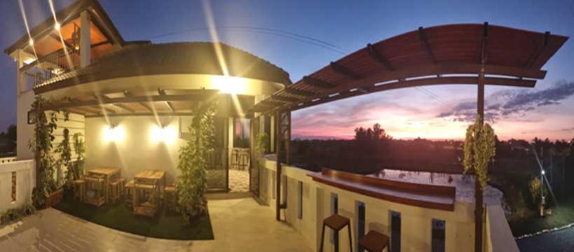 Bua Daeng Luxury Homestay Kumphawapi Bagian luar foto