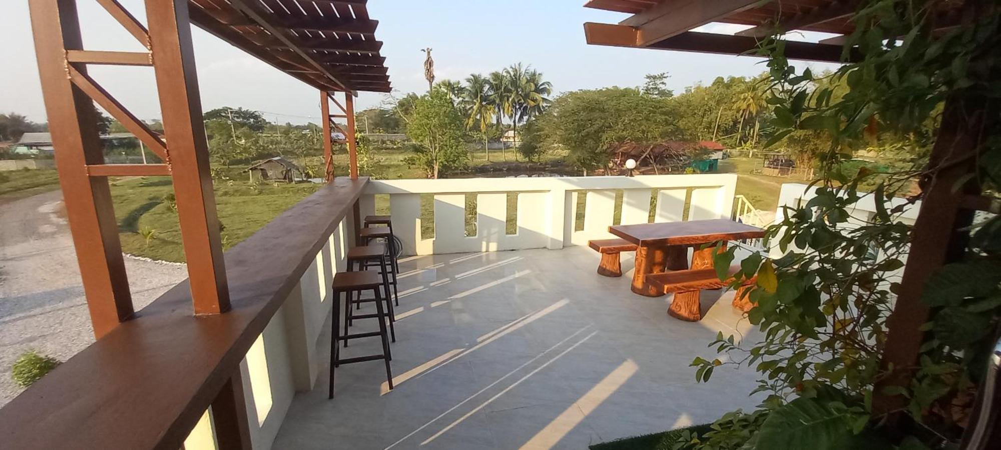 Bua Daeng Luxury Homestay Kumphawapi Bagian luar foto