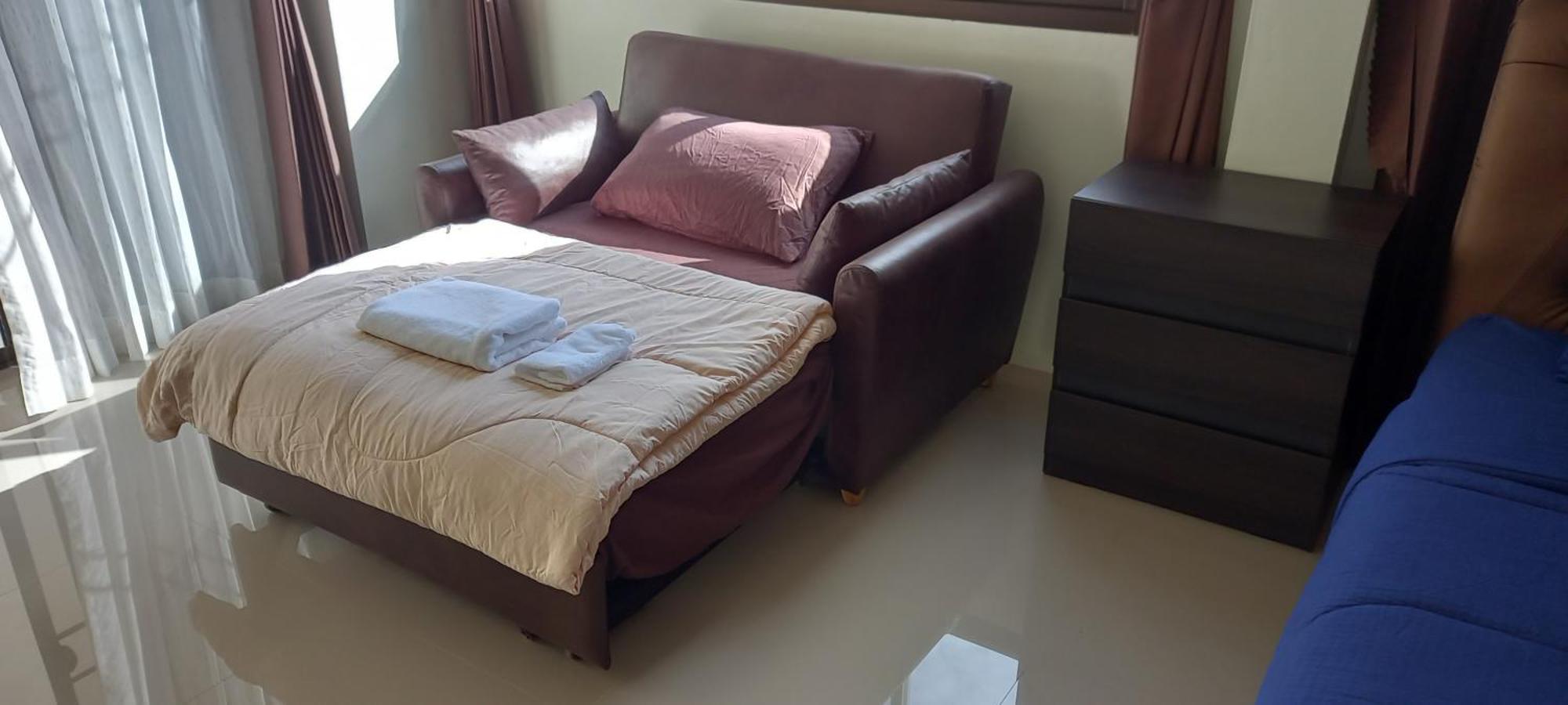 Bua Daeng Luxury Homestay Kumphawapi Bagian luar foto
