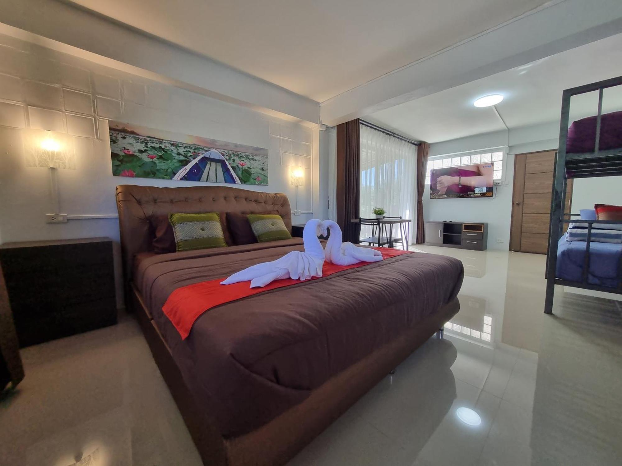 Bua Daeng Luxury Homestay Kumphawapi Bagian luar foto