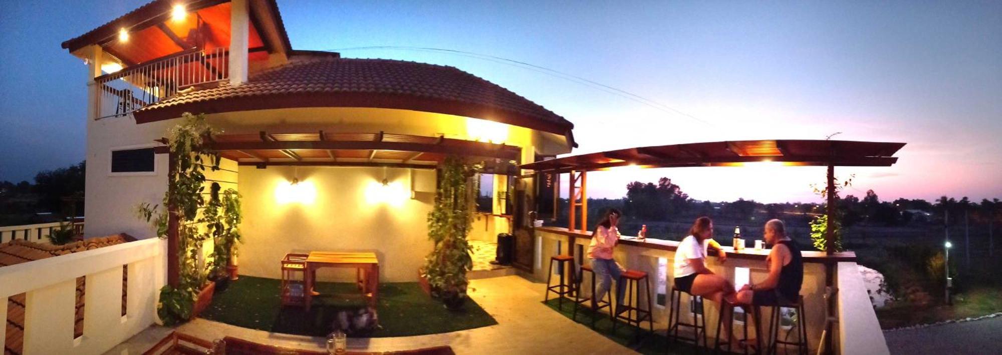 Bua Daeng Luxury Homestay Kumphawapi Bagian luar foto